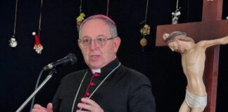 Sanremo, polemiche per le parole del vescovo Suetta su immigrazione e accoglienza Antonio Suetta vescovo