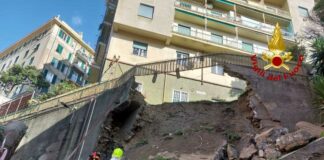 Genova, muro crollato al Lagaccio, rientrano in casa 7 sfollati muro crollato Lagaccio via CinqueSanti