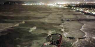 Maltempo, nuova diga foranea, nave si arena lungo la costa di Marina di Massa nave arenata Marina di Massa