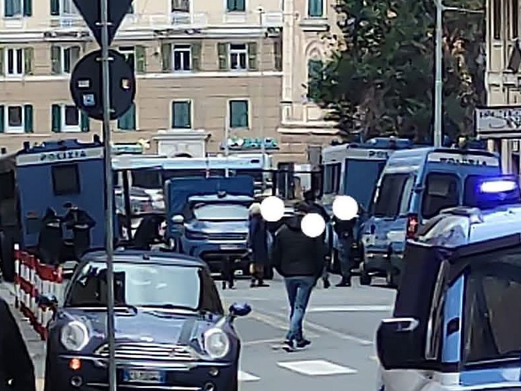 piazza tommaseo blindati polizia