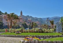 Ventimiglia, ragazzino va in bagno e resta chiuso nel ristorante Ventimiglia