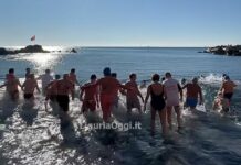 Boccadasse, tuffo in mare per il Cimento Invernale Boccadasse cimento invernale 2025