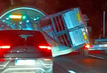 Notte di vento forte in Liguria, stamattina i divieti in autostrada per mezzi telonati camion ribaltato A10 17 gennaio 2025