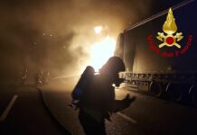 Camion in fiamme sull’Autostrada A10, salvo il conducente incendio autostrada A10 10 gennaio 2025