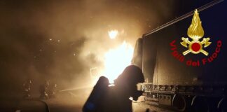 Camion in fiamme sull’Autostrada A10, salvo il conducente incendio autostrada A10 10 gennaio 2025