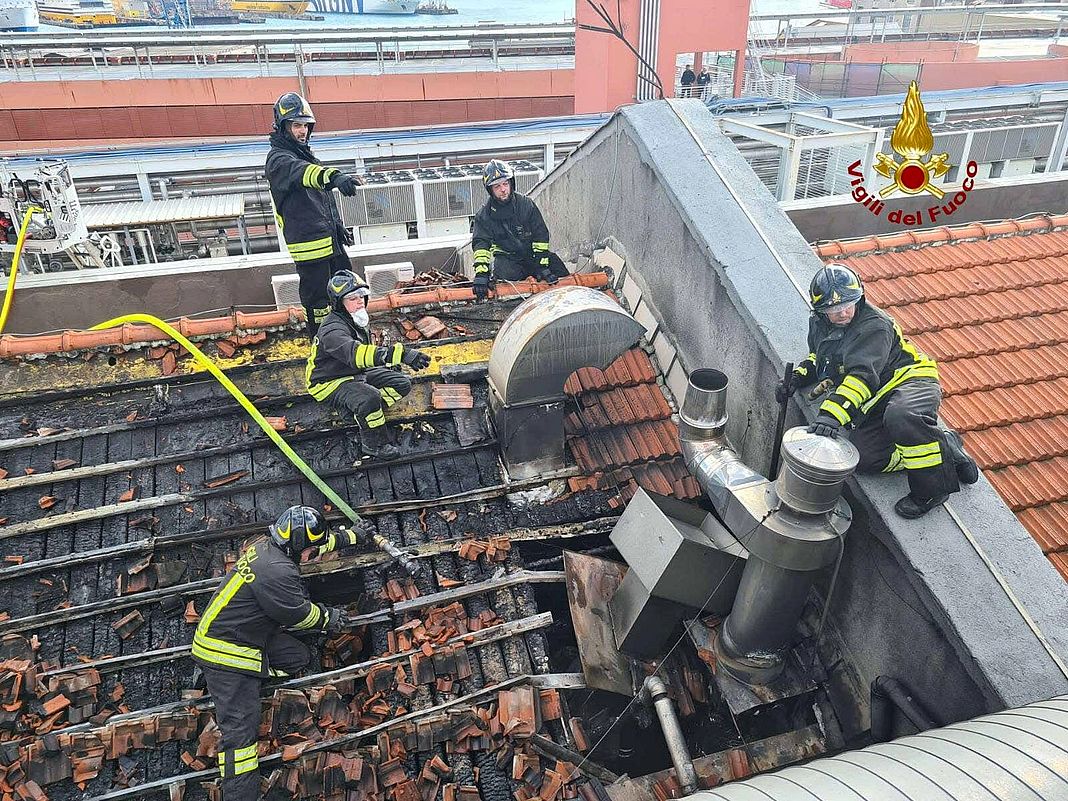 incendio Magazzini del Cotone Porto Antico 19 gennaio 2025