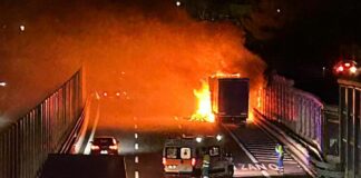 Camion in fiamme sulla A10, traffico fermo per ore, viabilità nel caos incendio autostrada A10 10 gennaio 2025