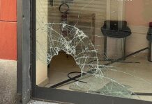 Savona, vetrine infrante e furti nei ristoranti del porto vetrina spaccata Sestri