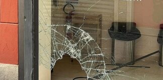 Savona, raffica di furti con vetrine spaccate, presi i ladri vetrina spaccata Sestri