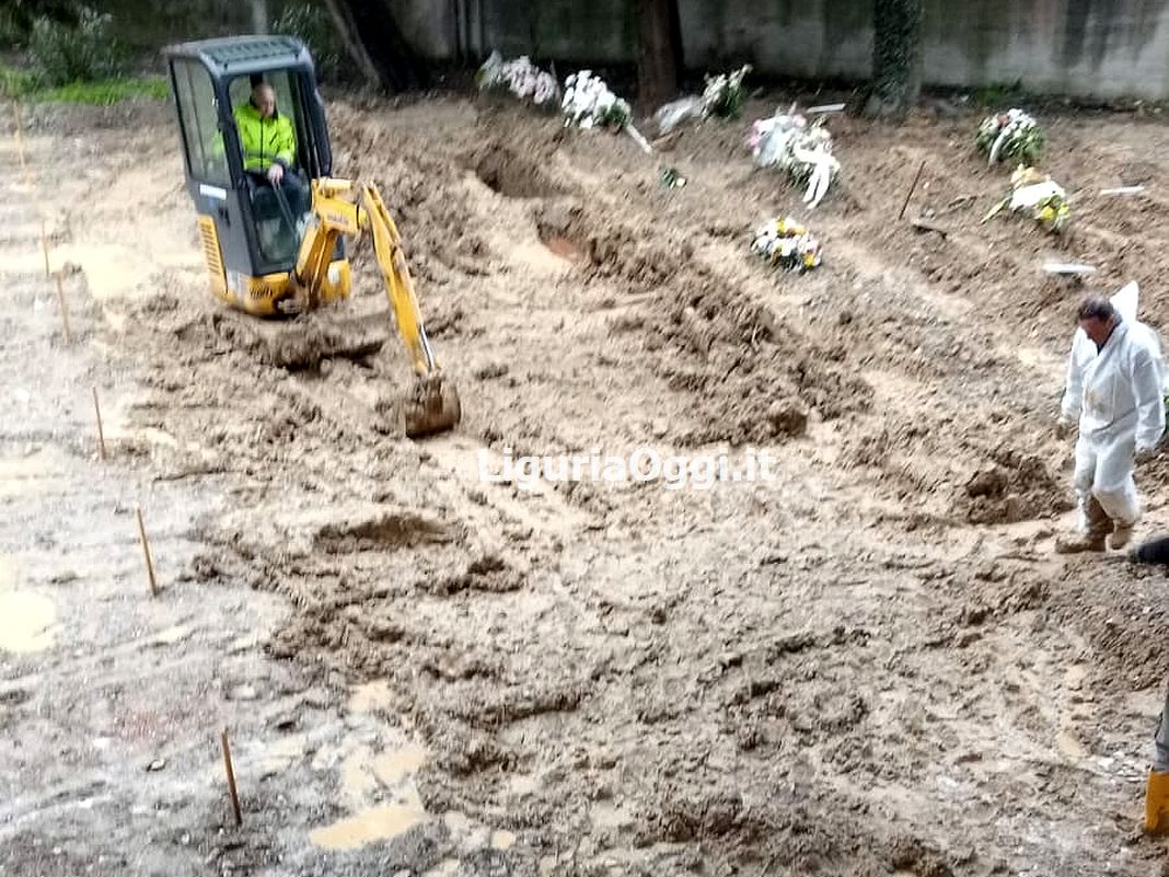 Cimitero Staglieno campo 36 fango tumulazioni