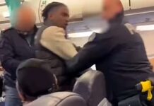 Ex calciatore del Genoa, Omeonga denuncia aggressione della Polizia Stephane Omeonga polizia aereo