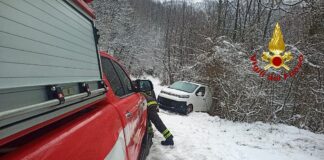 Montoggio, auto fuoristrada per la neve, arrivano i vigili del fuoco auto fuoristrada neve Montoggio 8 feb 2025