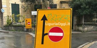 Genova, strada bloccata da mesi in via Montesano e la trappola dei cartelli cartello via Montesano castelletto