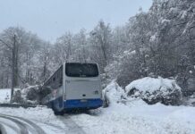 Allerta Neve, a Tiglieto pullman AMT fuori strada per la neve, nessun ferito corriera Amt fuori strada a Tiglieto 8 feb 2025