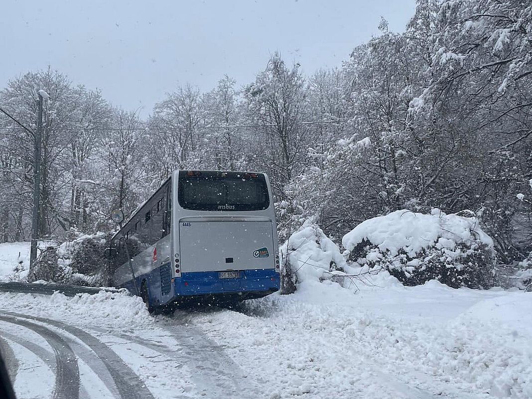 corriera Amt fuori strada a Tiglieto 8 feb 2025