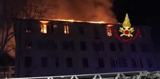 Genova, incendio in via Piacenza, le famiglie aspettano da mille giorni incendio tetto via Piacenza 14 febbraio 2023