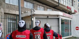 Genova, la protesta degli infermieri: aggressioni conseguenza dei tagli alla Sanità infermieri protesta Galliera 11 febbraio 2025
