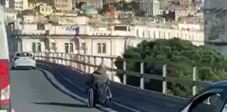 Genova, sulla Sopraelevata con la sedia a rotelle Sopraelevata sedia rotelle