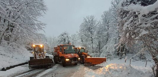 Maltempo Liguria, torna la neve: emanata Allerta Arancione e Gialla spazzaneve strade neve