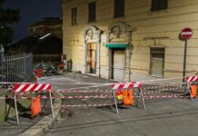 Genova, cadono calcinacci di un palazzo a Castelletto: strada chiusa
