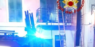 Varazze, incendio in un appartamento: tre feriti, uno in gravi condizioni