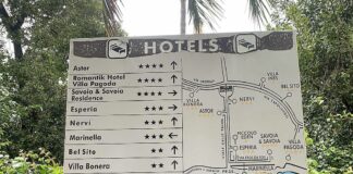 Nervi, alberghi chiusi da decenni ed ancora nella cartellonistica turistica Nervi cartello hotel chiusi