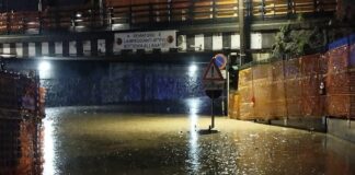 Maltempo a Genova, auto allagate e fango a Brin, si lavora per riaprire stasera Certosa Brin sottopasso allagato