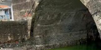 Pegli, acqua verde fosforescente nei rivi, allarme nel quartiere Pegli acqua verde in mare