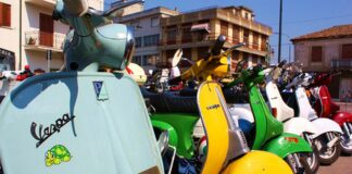 Vespa, a Genova noto collezionista finisce nei guai per 27 mezzi rubati Vespa Piaggio