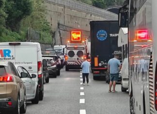 Autostrade, incidente in A10: un ferito grave e traffico in tilt