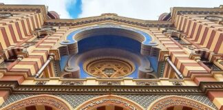 Imperia, studente in gita fa saluto nazista davanti alla sinagoga e rischia l’arresto