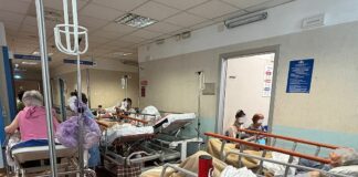 Genova, troppa attesa al Pronto Soccorso e minaccia il personale Barelle ospedale San Martino pronto soccorso