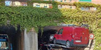 Rapallo, bisarca incastrata nel tunnel per l’autostrada chiusa camion incastrato, bisarca incastrata Rapallo