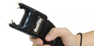 Cornigliano, minorenne girava con uno storditore elettrico in tasca, fermato storditore elettrico taser