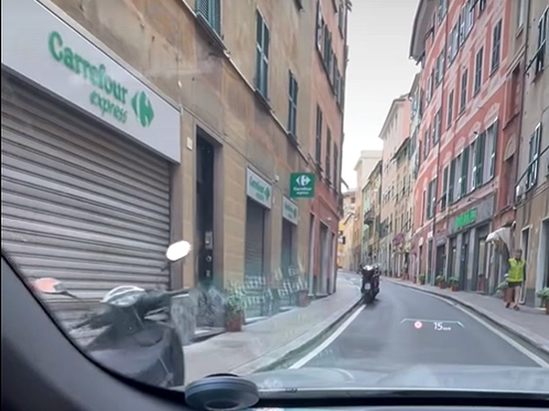 Nervi via Marco Sala supermercato