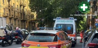 Genova, grave incidente alla Foce: coppia travolta da una moto ambulanza