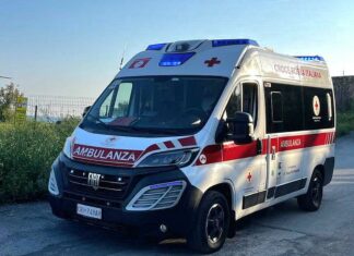 Varazze, incidente tra moto e scooter: grave un giovane ambulanza Croce Rossa Sanremo