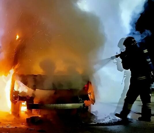 Auto in fiamme sull’Autostrada A10 tra Prà e Arenzano auto fiamme vigili del fuoco