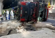 Camion ribaltato sull’autostrada A10, traffico nel caos camion ribaltato autostrada A10 25 maggio 2025