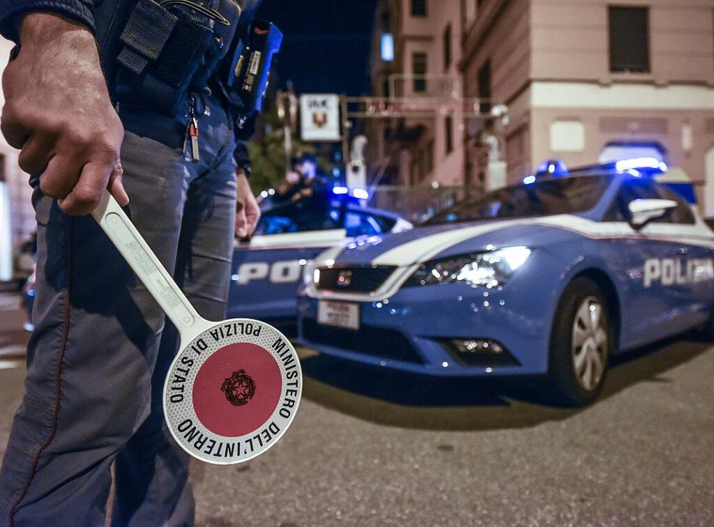 Polizia notte auto