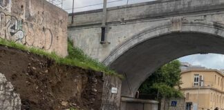 Maltempo a Genova, crolla un muraglione a Sturla Sturla crollo muraglione via Era