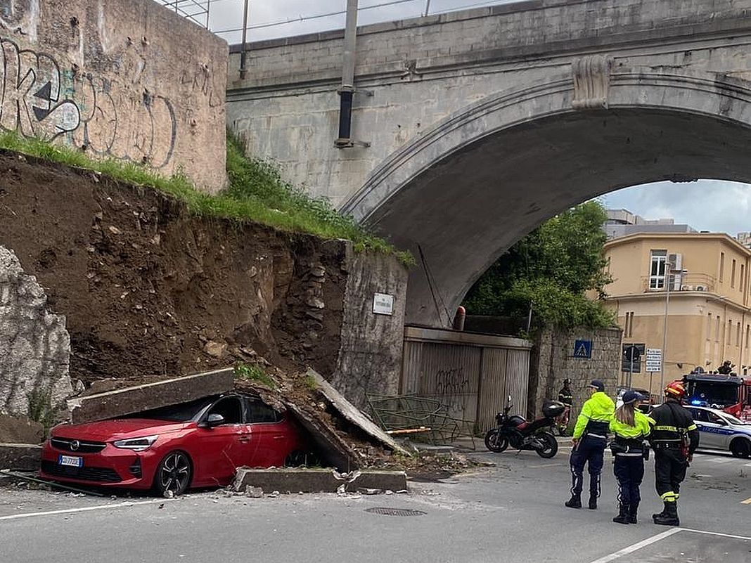 Sturla crollo muraglione via Era