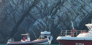 Levanto, barca contro gli scogli a Punta Mesco, un ferito vigili del fuoco barca contro scogli Punta Mesco