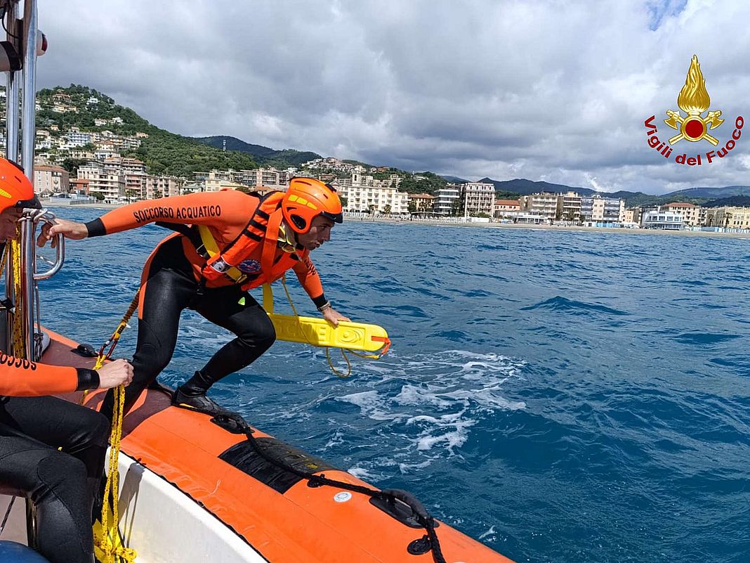 Vigili del fuoco soccorso mare acqua