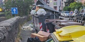 Genova, rifiuti ingombranti abbandonati per strada: decine di segnalazioni in città