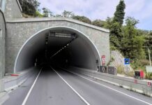Genova, incidente nella galleria degli Erzelli: strada chiusa