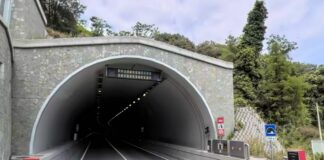 Genova, incidente nella galleria degli Erzelli: strada chiusa