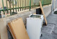 Genova, rifiuti ingombranti abbandonati, due multe da mille euro Rifiuti ingombranti abbandonati Sampierdarena