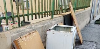 Genova, ancora rifiuti ingombranti abbandonati a Sampierdarena: è polemica Rifiuti ingombranti abbandonati Sampierdarena