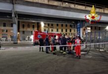 Genova, per scappare dagli agenti si getta in mare e finisce all’ospedale